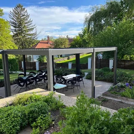 לינה וארוחת בוקר Szent Jakab