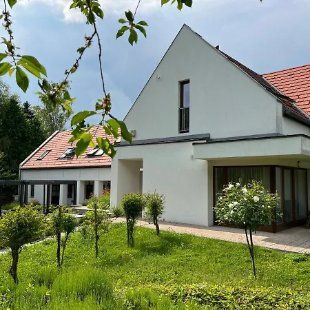 לינה וארוחת בוקר Szent Jakab 3*