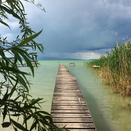 לינה וארוחת בוקר Szent Jakab